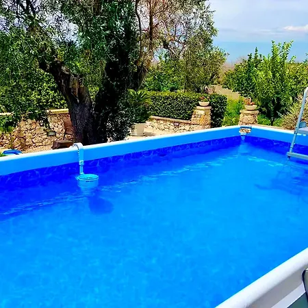 מלון דירות Maddalena - Big Garden Parking & Pool אוג'אנו לה קייזה